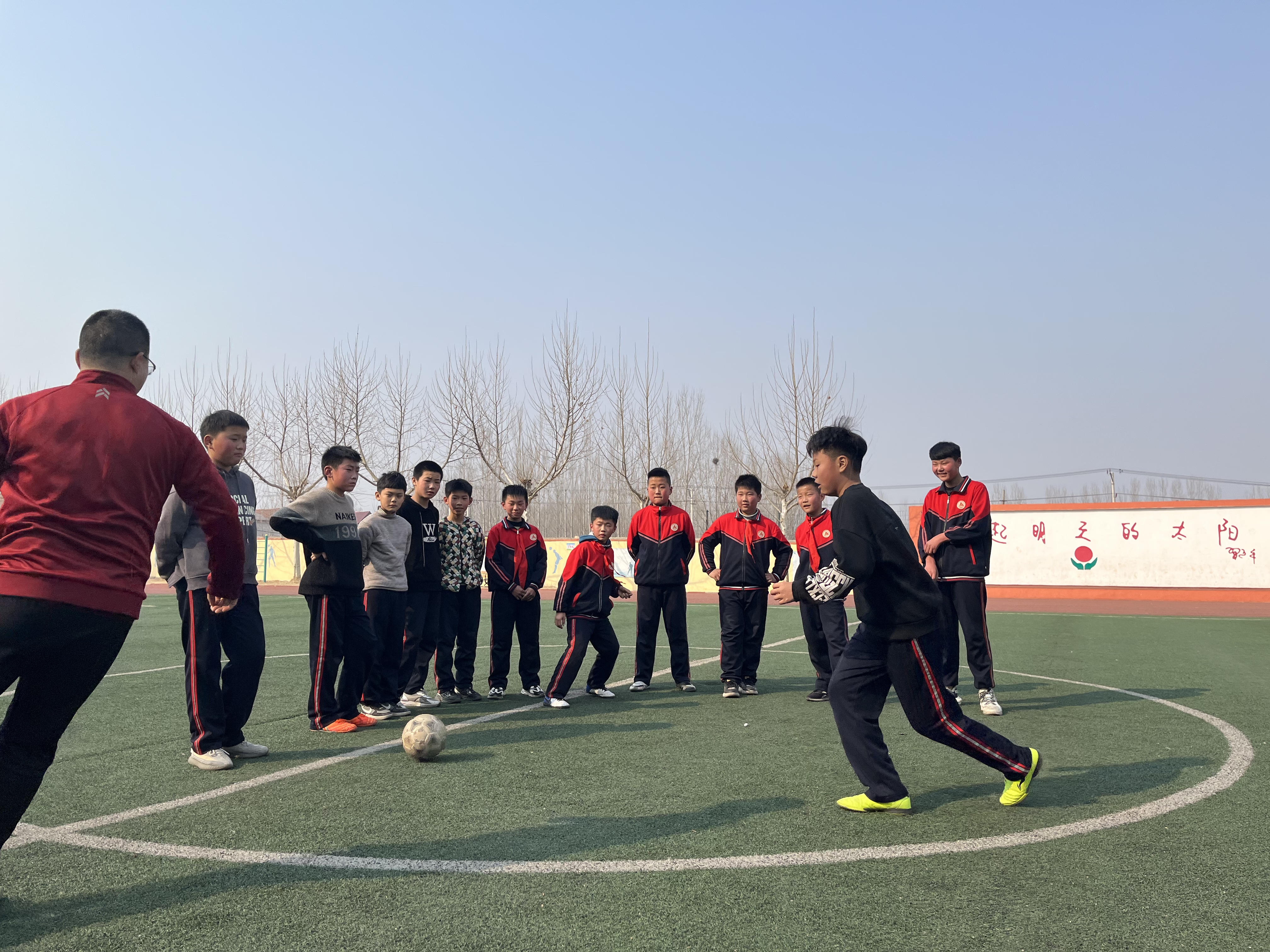 沂南学足球,乡村小学足球课