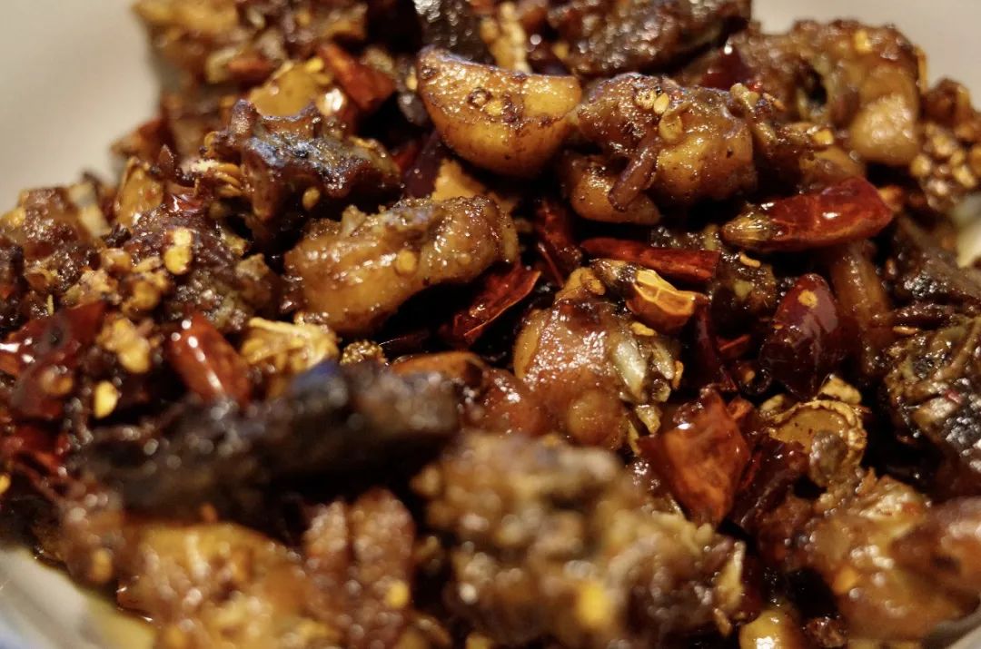 终于炒出了两锅会说自贡话的兔儿