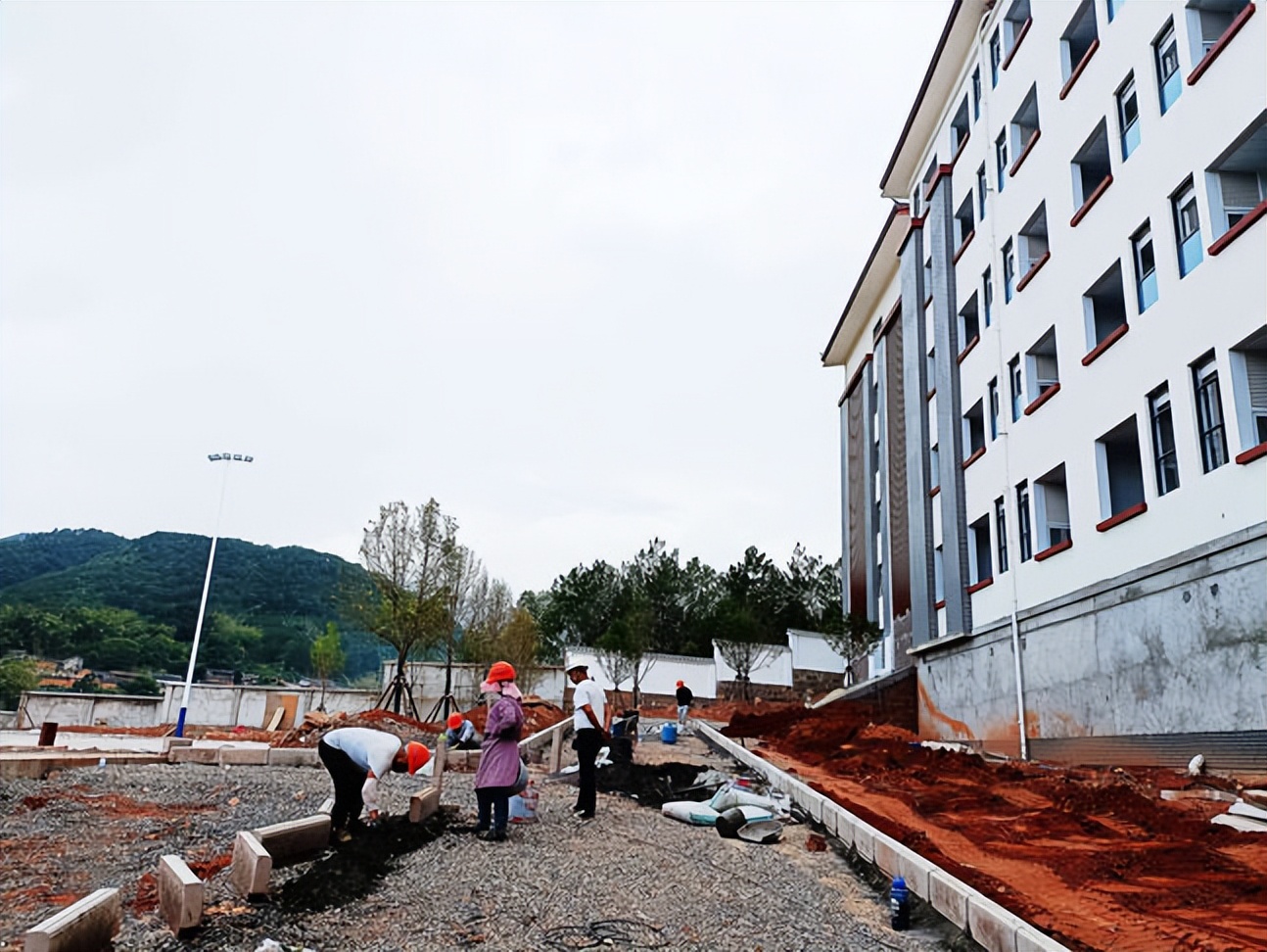 景东无量中学初中部开始建设了吗,云南省景东无量中学公立