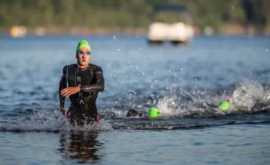 游泳抽筋的正确姿势视频,户外游泳为什么容易抽筋