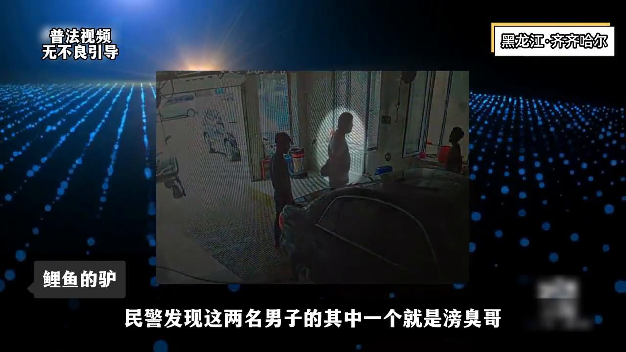 女生因为脚臭而被他人嫌弃,女子嫌弃男友脚臭