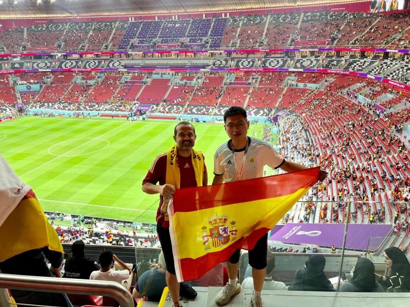 在卡塔尔和各国球迷狂欢,球迷汇集卡塔尔