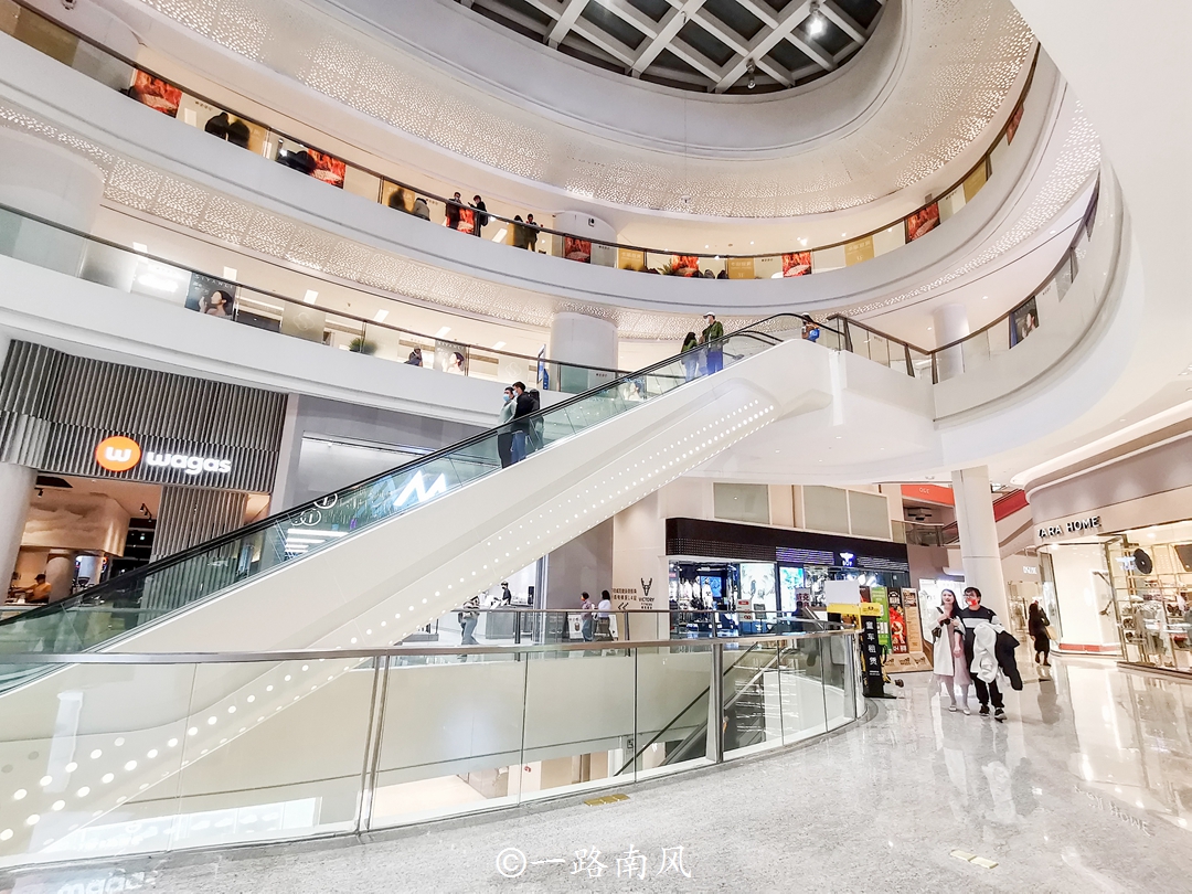 广州天河区人气商场，所在的位置原来是偏远郊区，现在却游人如织