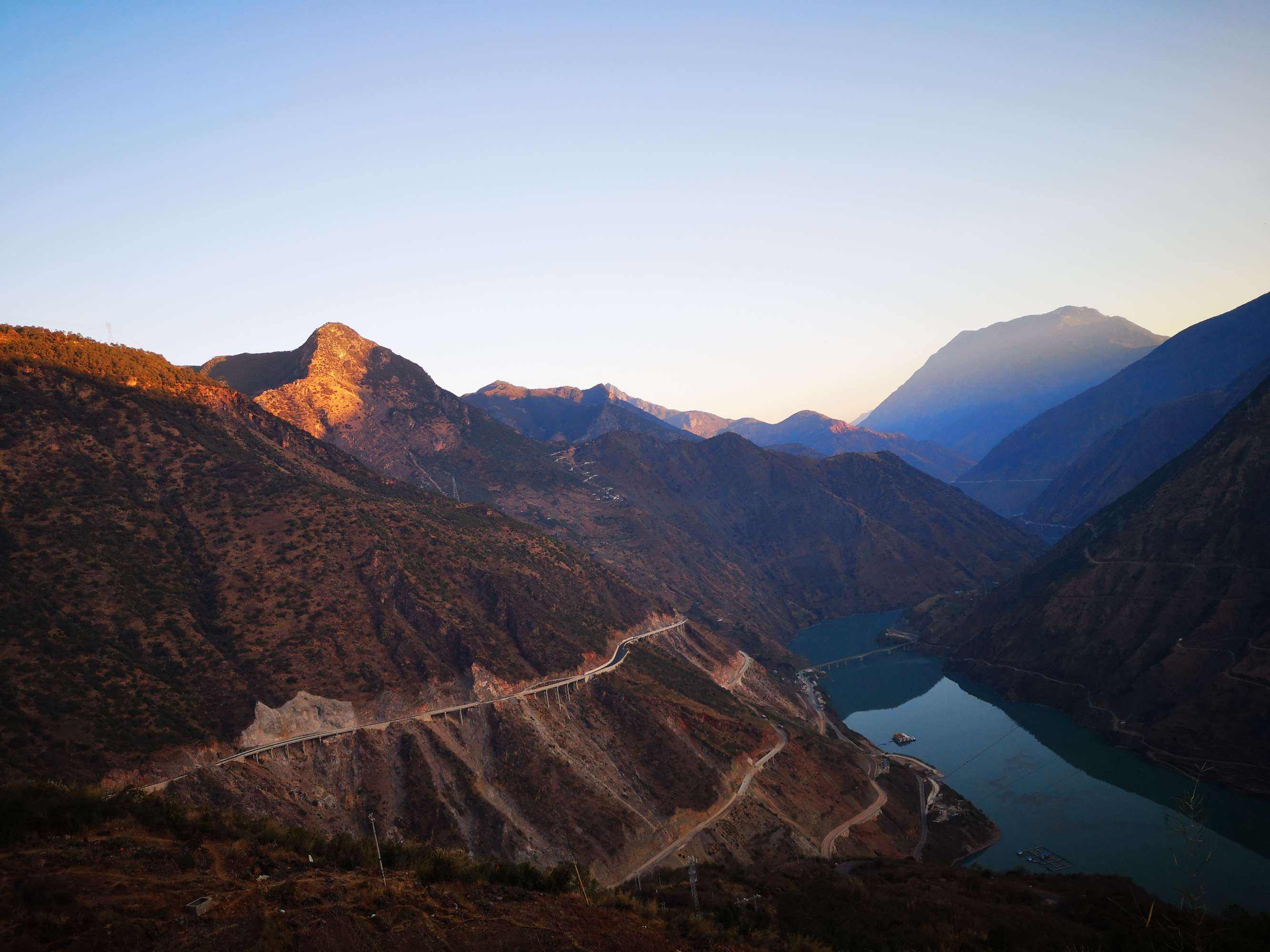 呼儿烹鲤鱼中有尺素书,呼儿烹鲤鱼