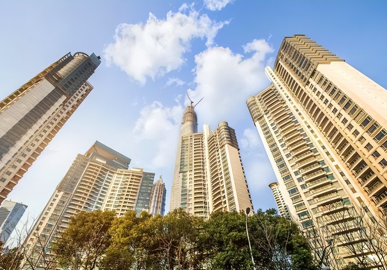 明年房地产先抑后扬,明年房地产发展要稳中求进