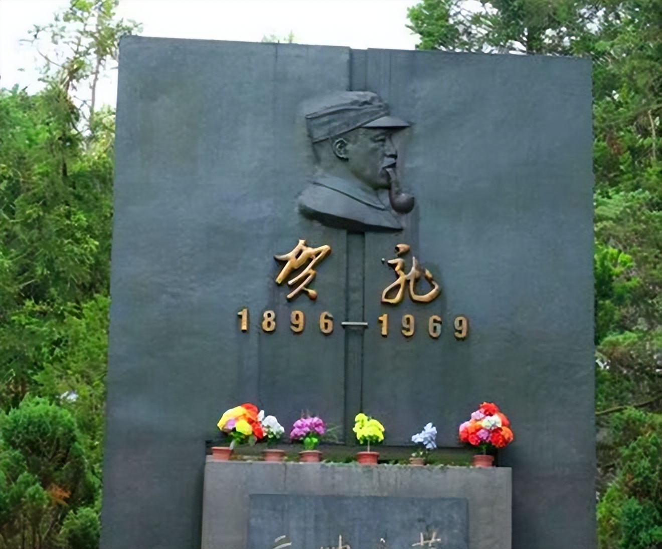 八宝山革命公墓一号与八十一号,八宝山革命公墓一号墓主人是谁