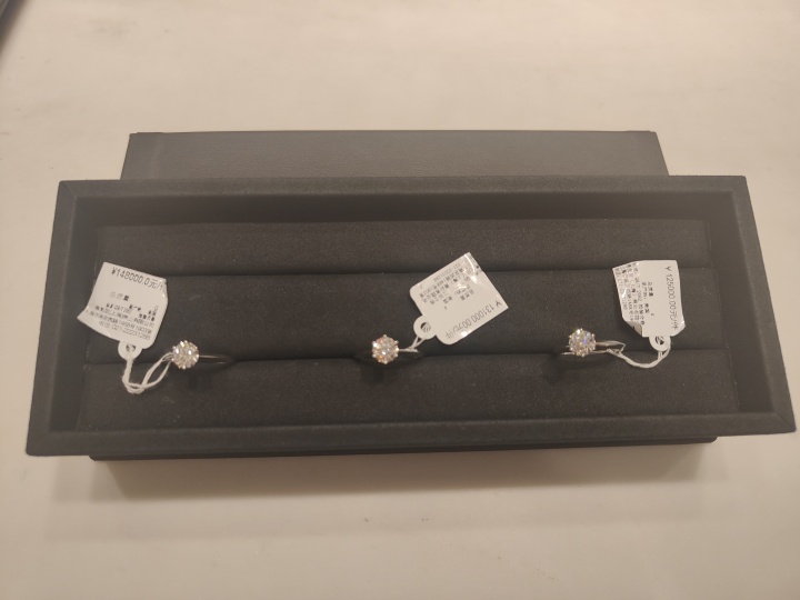 为什么一样大的钻石价格不一样,全球钻石价格持续暴跌