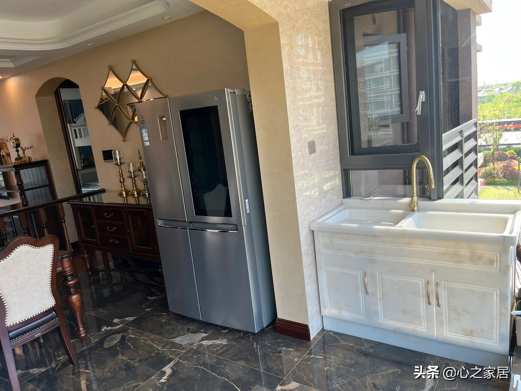 美式挑空栏杆装修效果图,美式装修风格过道全屋效果图