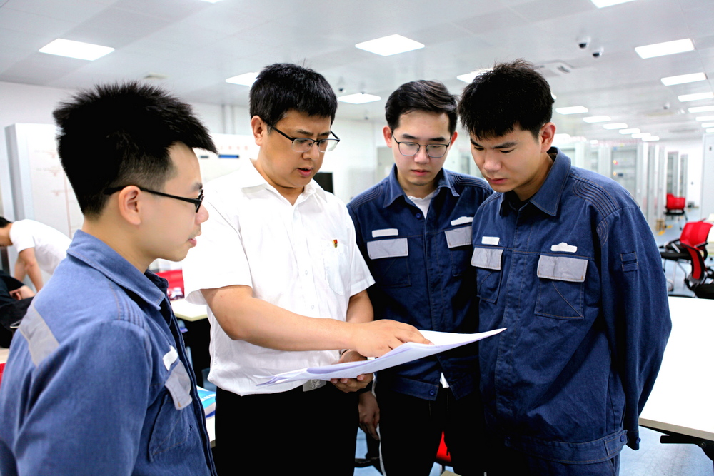 90后和00后同事眼中的70后“师父”，到底是怎样的？