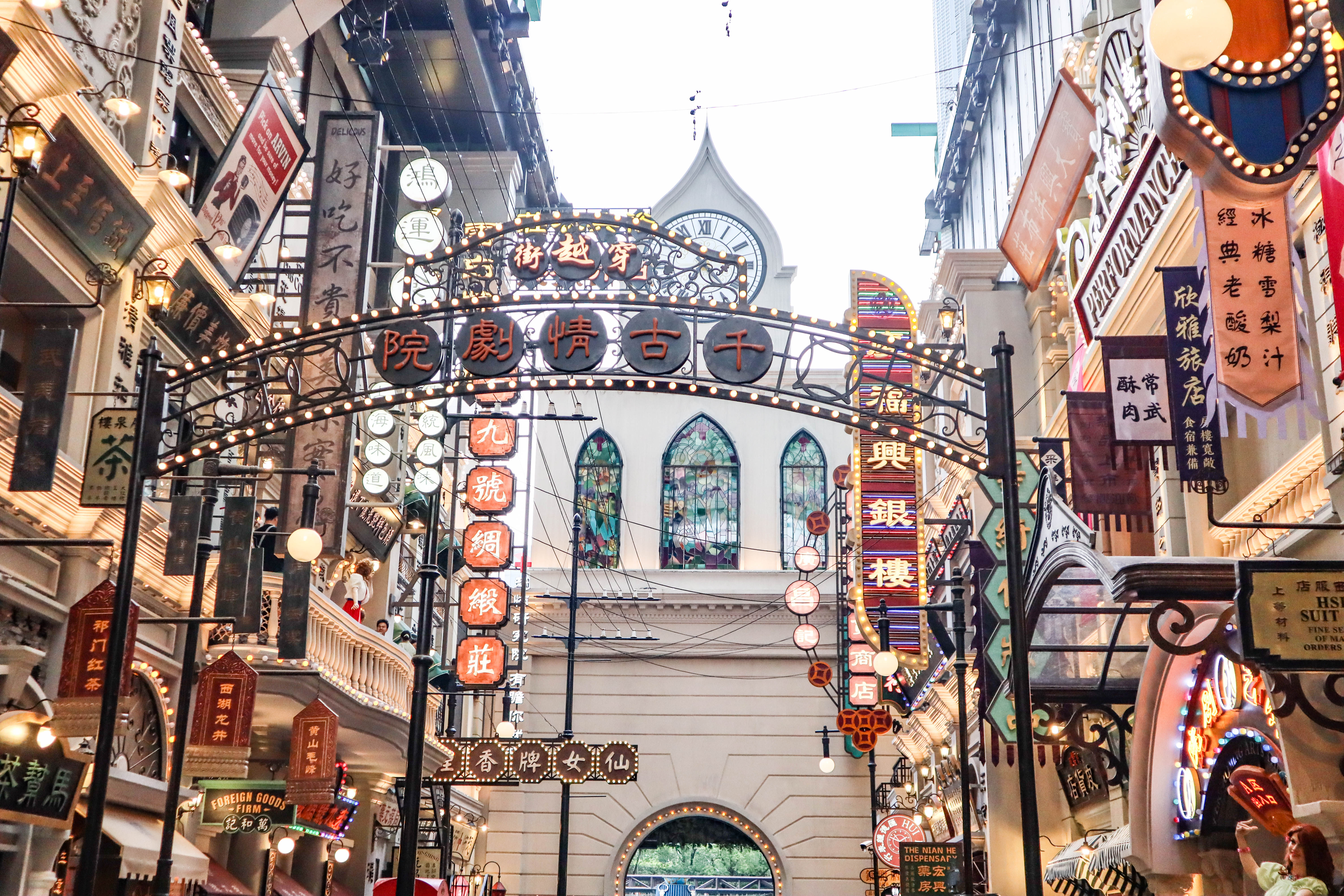 上海迪士尼值得玩的地方,上海迪士尼乐园周末人山人海