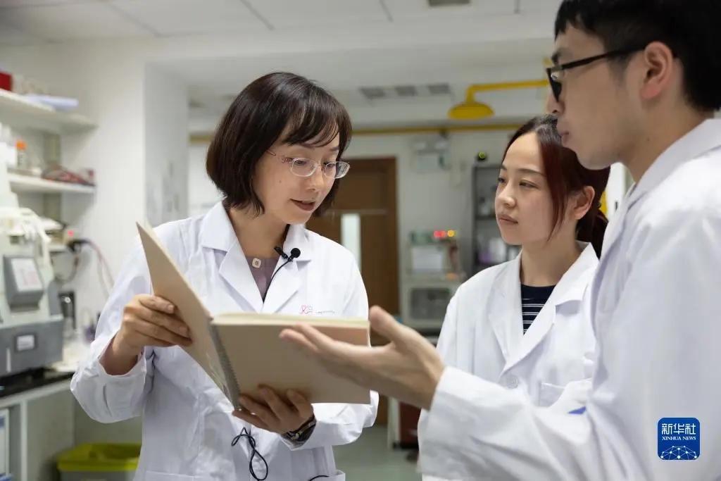 二十大代表风采丨是*产党共**员，是打铁的人，更是“铁打的”人