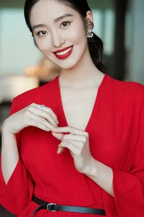 冯小刚谈苗苗郑恺,冯小刚郑恺苗苗现在关系