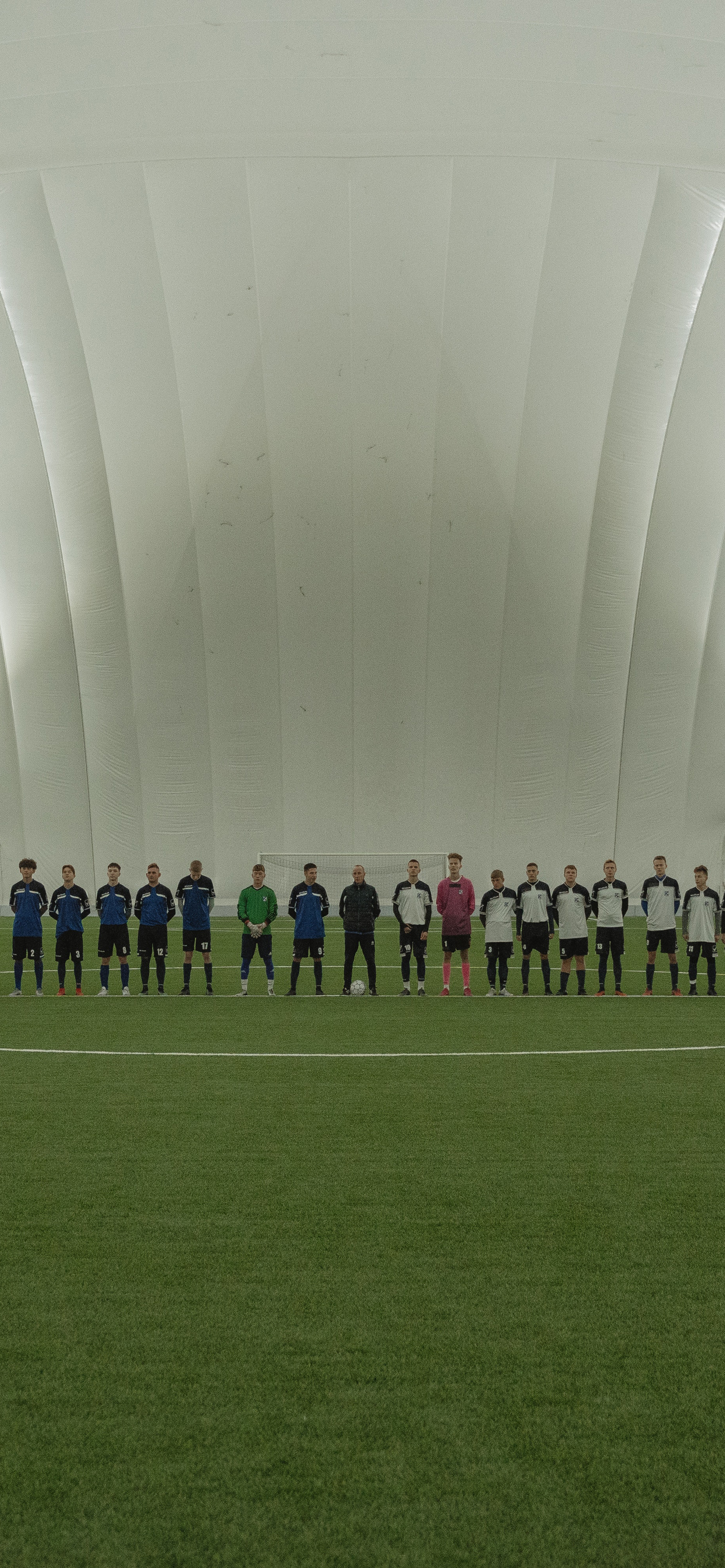 iphone13足球壁纸全面屏,苹果13pro足球壁纸