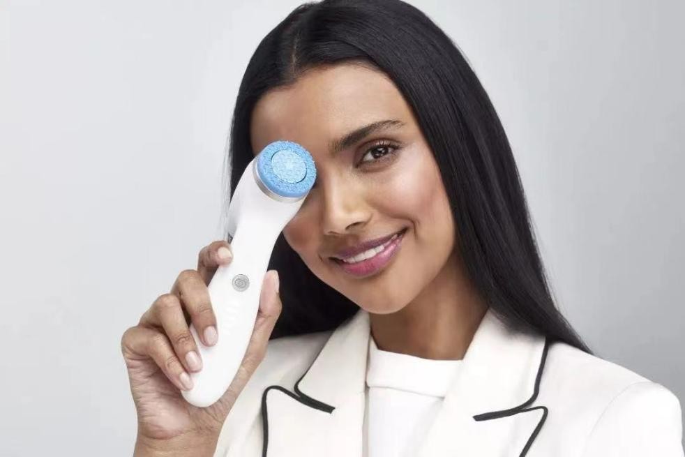 如新ageLOC智能护肤，许你美丽春颜