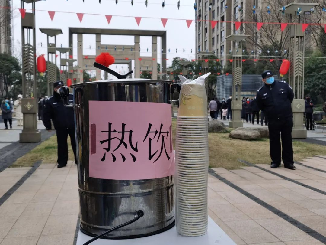 苏州已81例阳性，紧急拨付1.2亿用于疫情防控|黄码孕妇顺产“虎妞”、老人坐上采样接送车