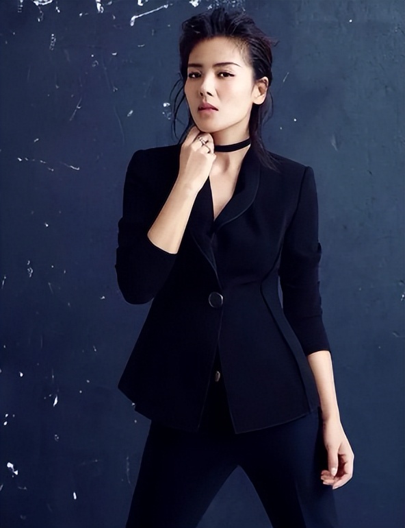 被“贤妻”*绑捆**的人生：刘涛曾经有多风光，现在就有多失意