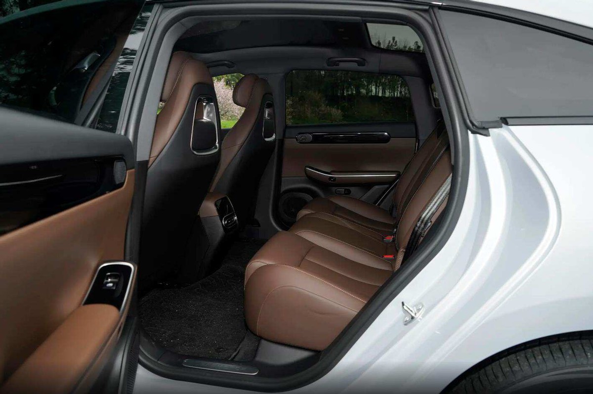 预算40-50万就买这几款车准没错,7到13万这四款车最值得买