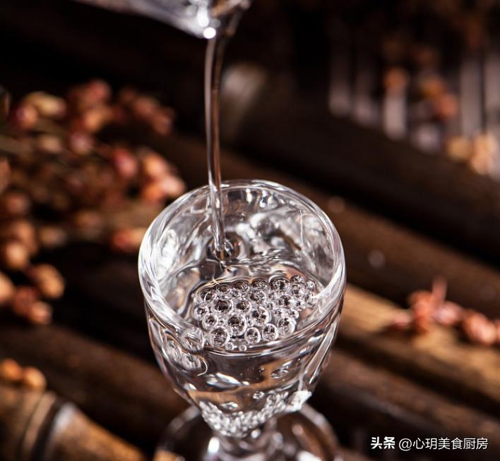 买白酒时酒瓶上有这几个字不要买,白酒瓶上有这四个字的千万别买