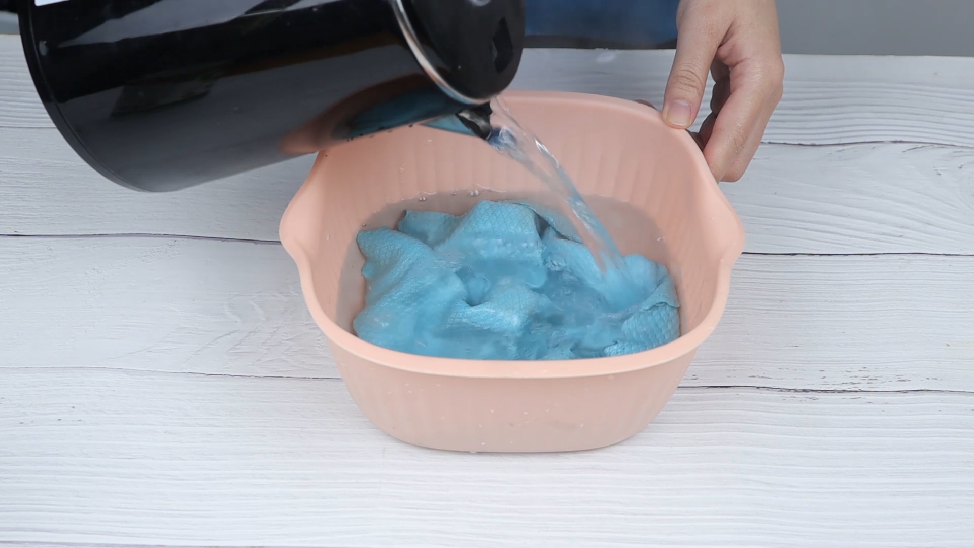 毛巾用久了又黄又硬怎么冼,毛巾用久了又滑又黏怎么清洗干净