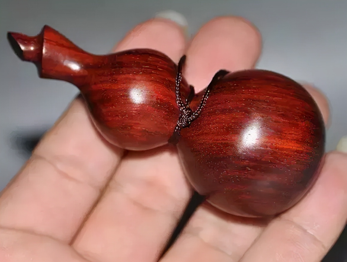 佛手雕件的寓意和象征,翡翠常见的雕件及寓意