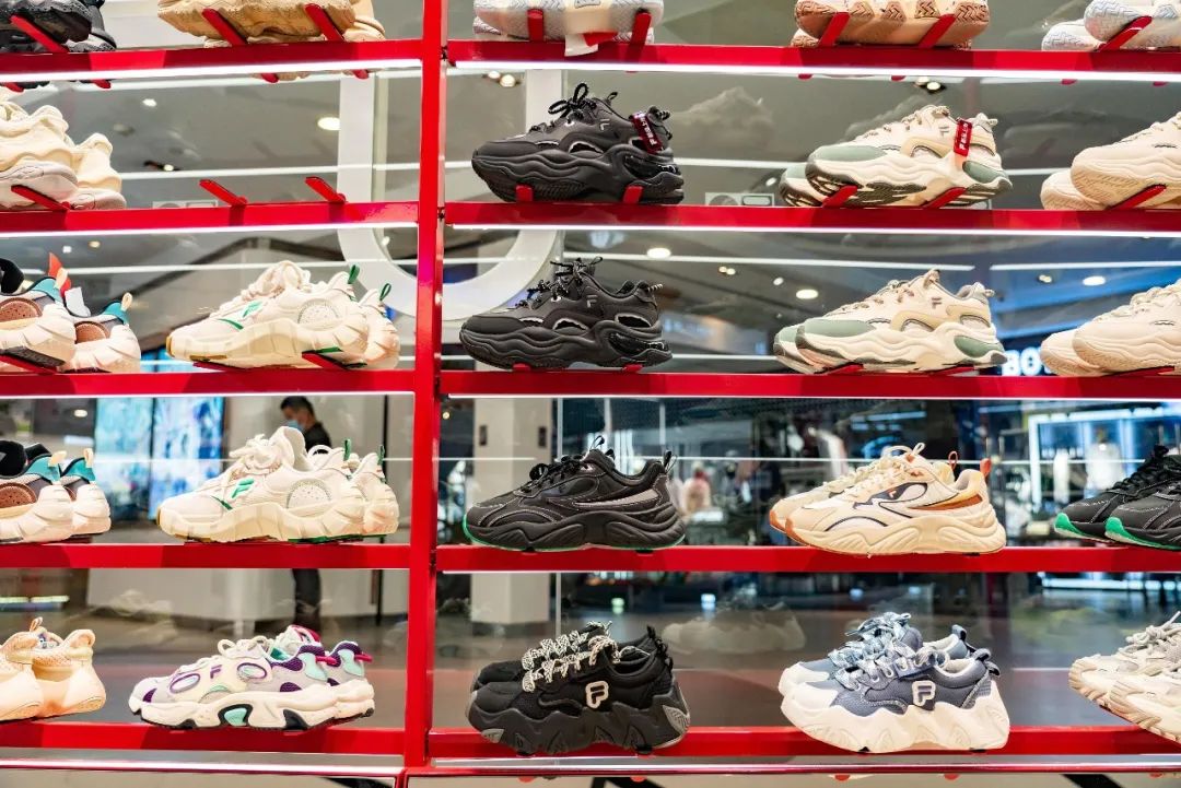 1000多始祖鸟的冲锋衣到底值不值,八千多的冲锋衣