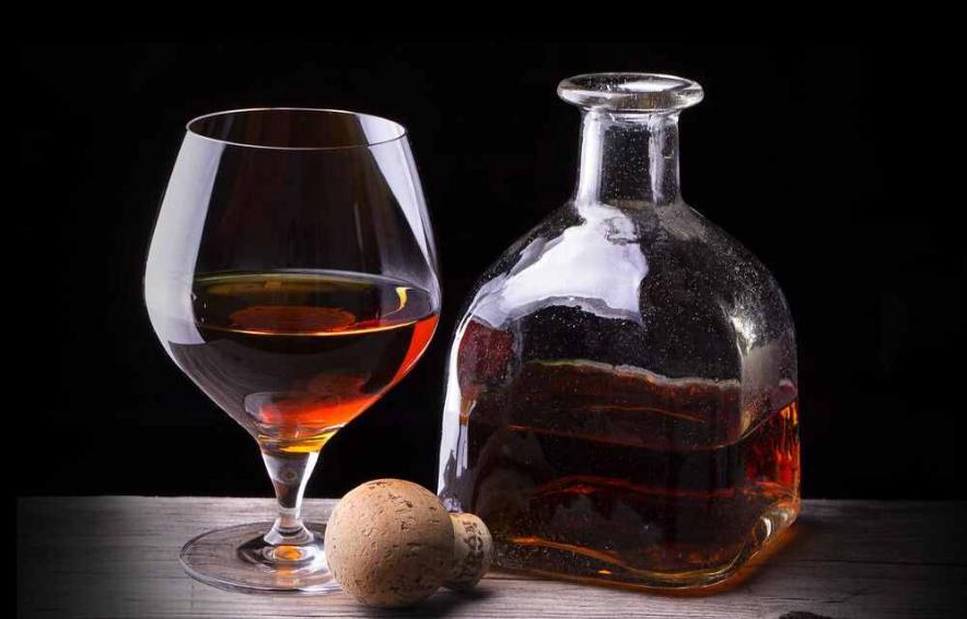 威士忌与白兰地的喝法一样吗,威士忌和白兰地调酒区别