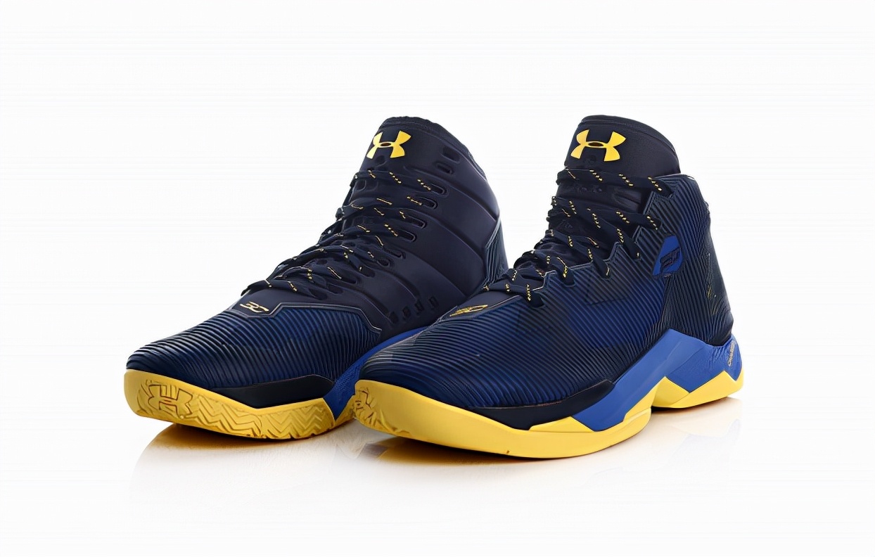 库里成了历史三分王，UA啥时候能超越耐克？