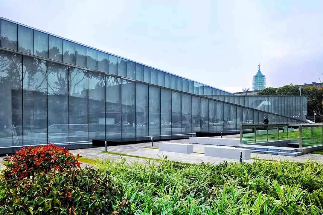 北玻玻璃映射一座古城的记忆