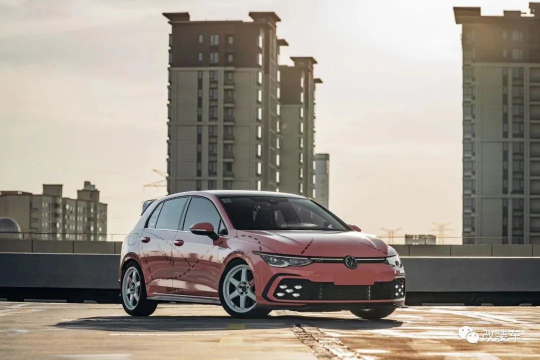 高尔夫gti8代走街,大众高尔夫第七代gti爆改