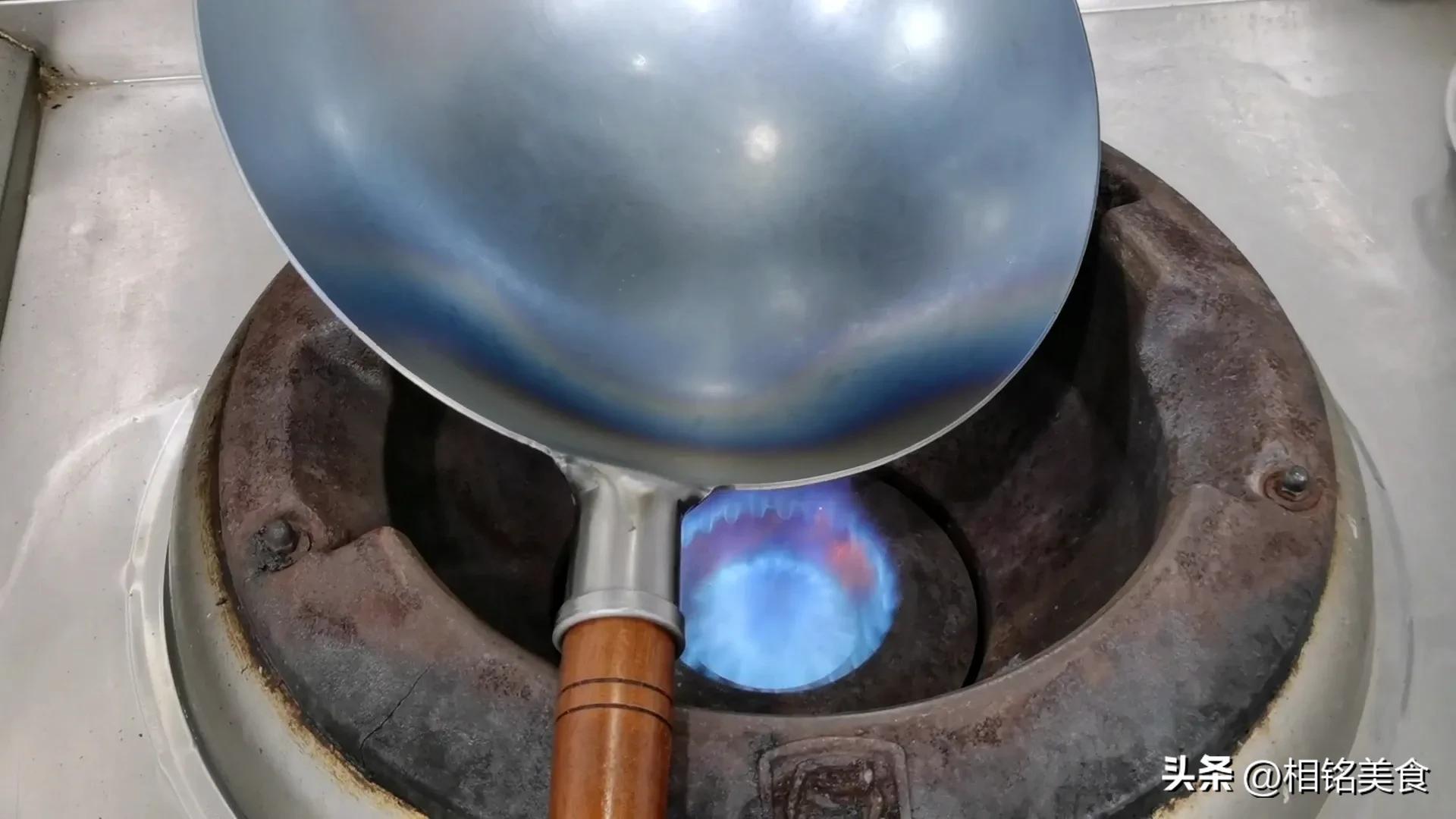 新铁锅怎样开锅小妙招视频,不粘锅的铁锅最佳开锅方法