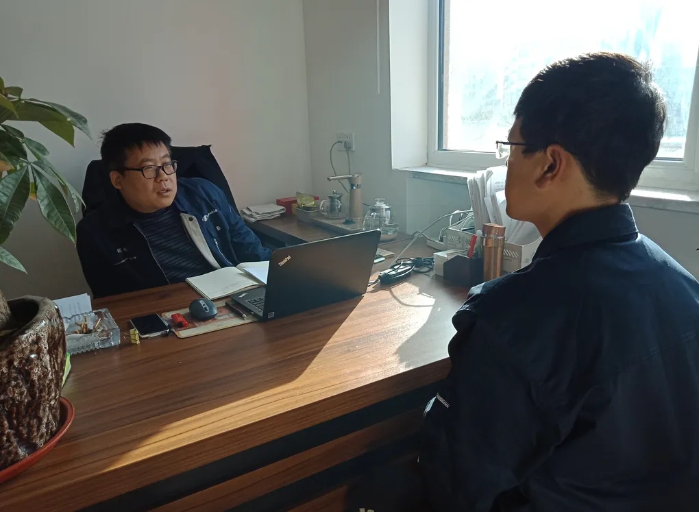 都以为办公室很轻松实际上很累,在办公室上班最累的样子想休息