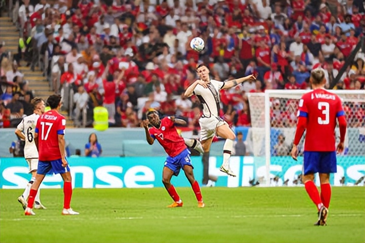 德国队输球球迷的反应,西班牙被淘汰德国球迷为什么狂欢