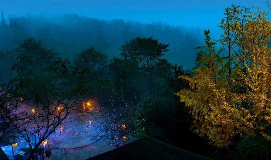 冬日养生泡汤,冬日赏雪泡温泉