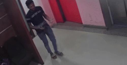 用伟哥、蟑螂和臭气弹，几位侠客对印度诈骗团伙进行了正义制裁