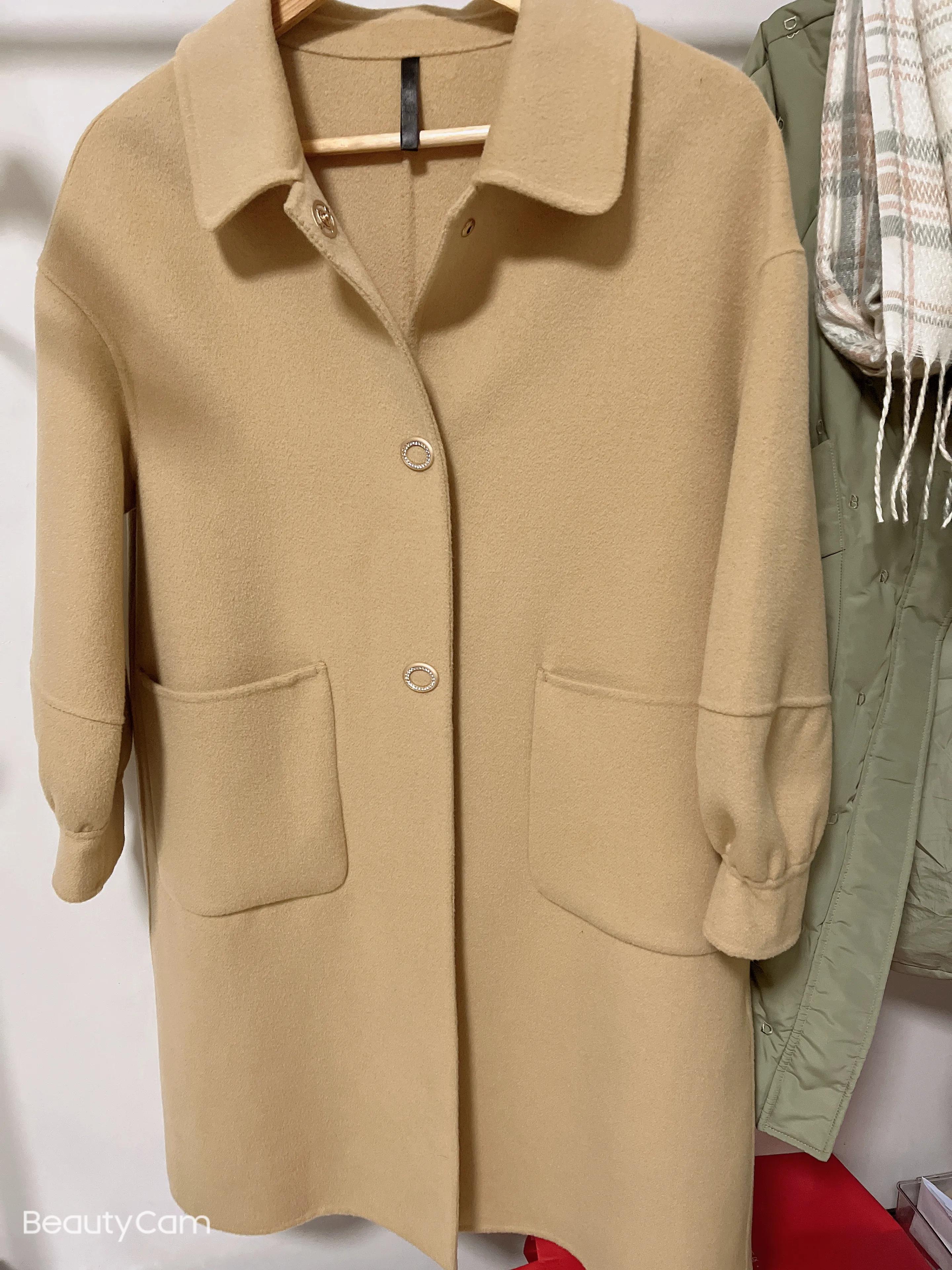 买了一件2千多的大衣,斗篷呢子大衣两件