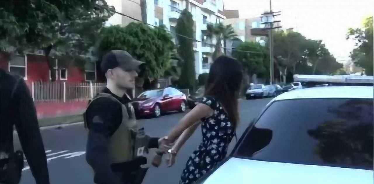 20年来，英国警方非法搜查15岁女孩*处私**，女性该如何保护自己呢？