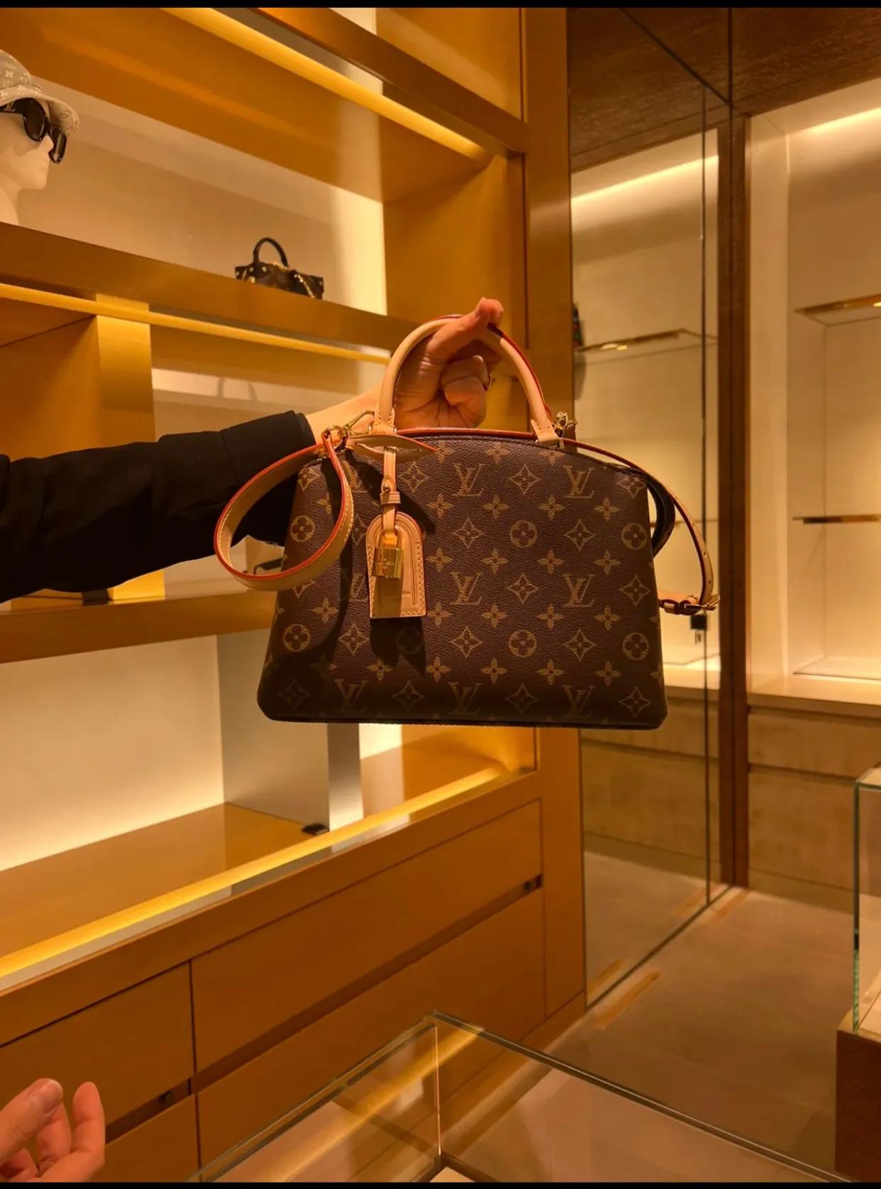 人生中的第一个lv包包要卖吗,关于人生第一次买lv包包的感悟