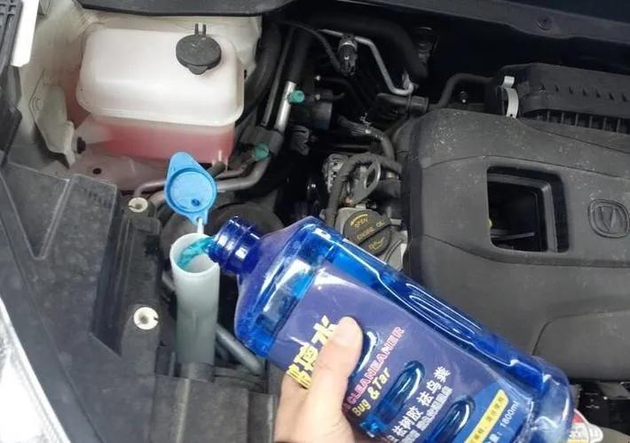 汽车玻璃水的最佳使用方法,汽车玻璃水的正确使用