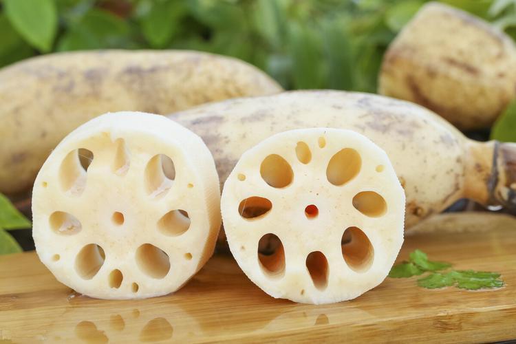 左肩膀疼了三四年了是肺癌吗,左肩膀疼肺癌多长时间可以发现