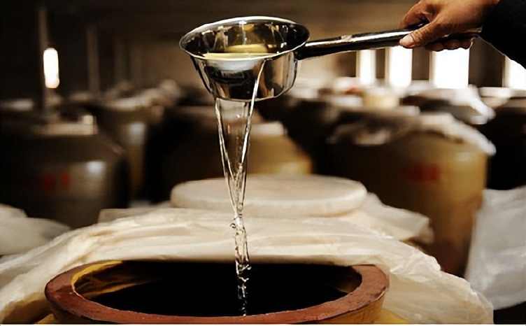 97年香港回归赖茅特制酒2斤多少钱,97香港回归纪念版赖茅市场价