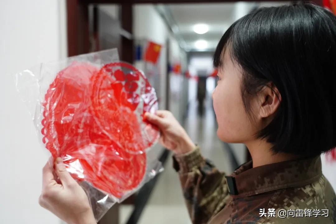 二十三糖瓜粘小年歌谣文案,二十三糖瓜粘小年歌谣是几年级的