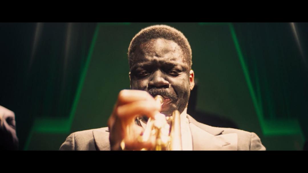 满屏马赛克也遮不住,全程马赛克遮脸