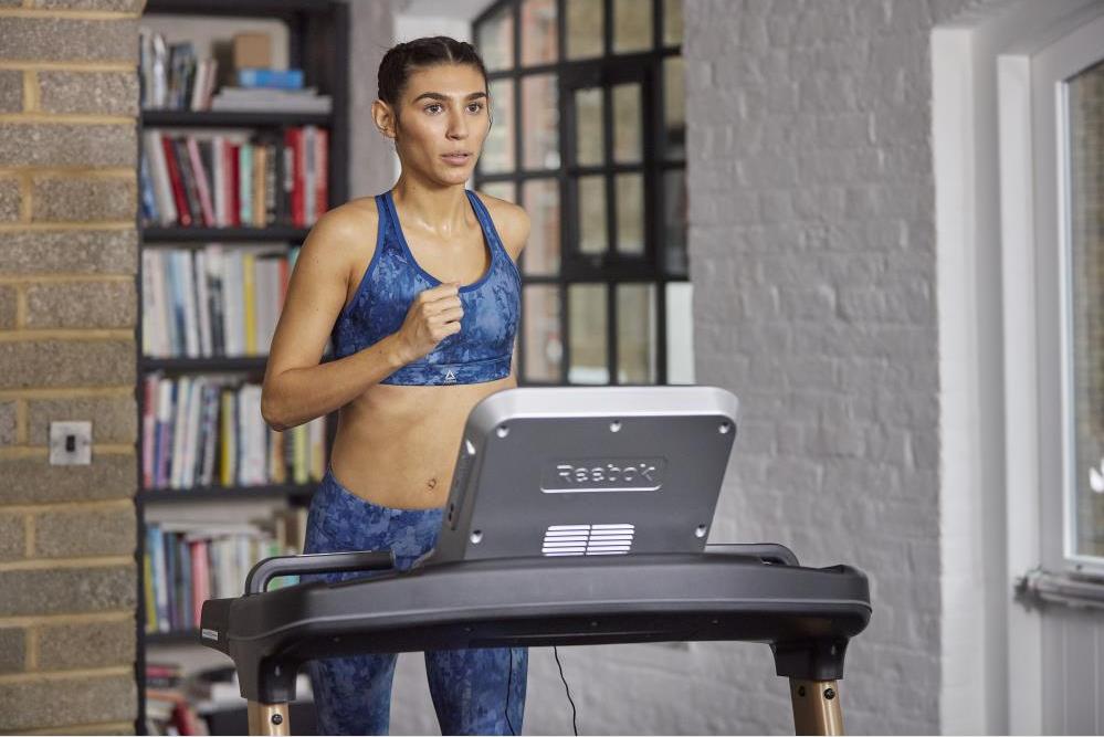 新手如何选择一款合适的跑步机,怎样选择一款适合自己的跑步机