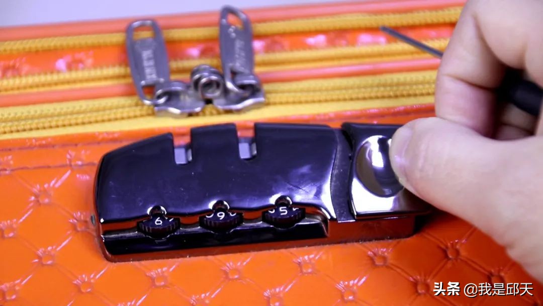 diplomat行李箱密码忘了怎么办,行李箱密码忘了怎么快速打开