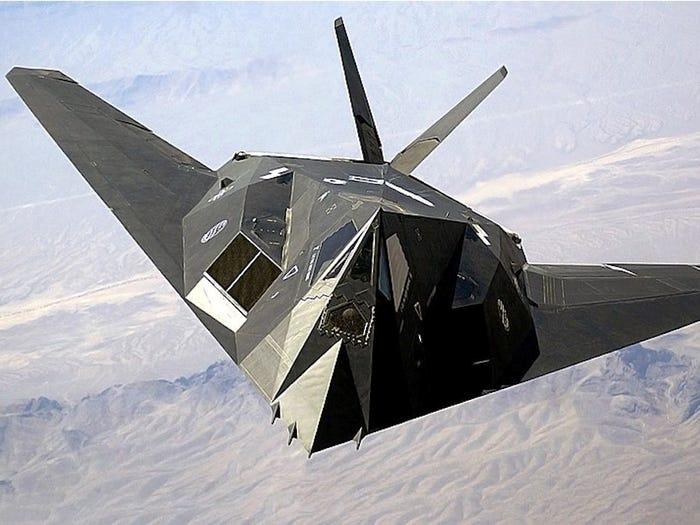 宇宙中疑似的外星飞船,不明飞行物是外星飞船吗