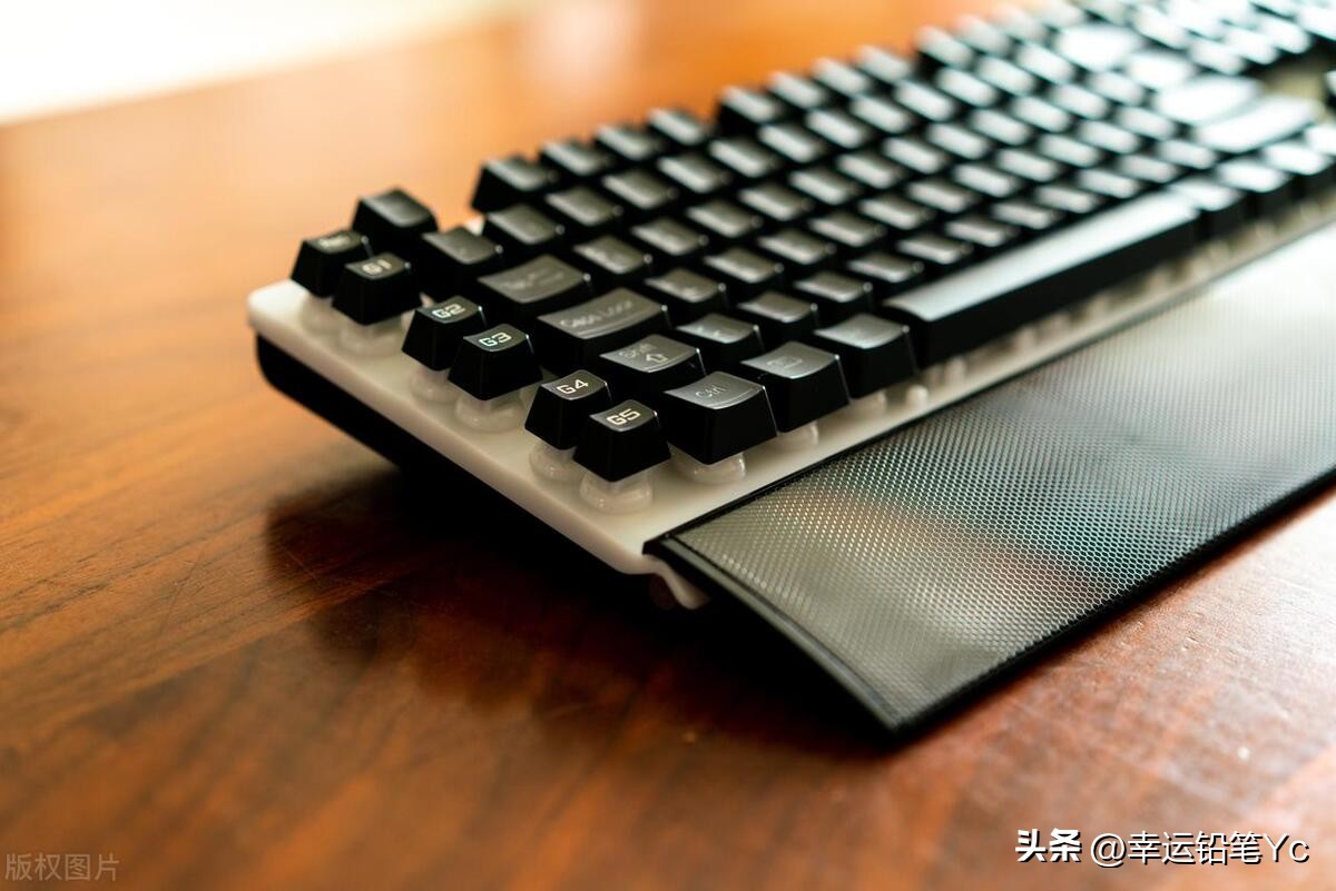 笔记本键鼠能直接连接显示器么,笔记本电脑可以插显示器使用吗