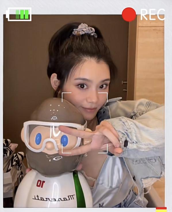 奚梦瑶晒视频分享贵妇生活，真丝睡衣上镶钻，5套睡衣价值近2万