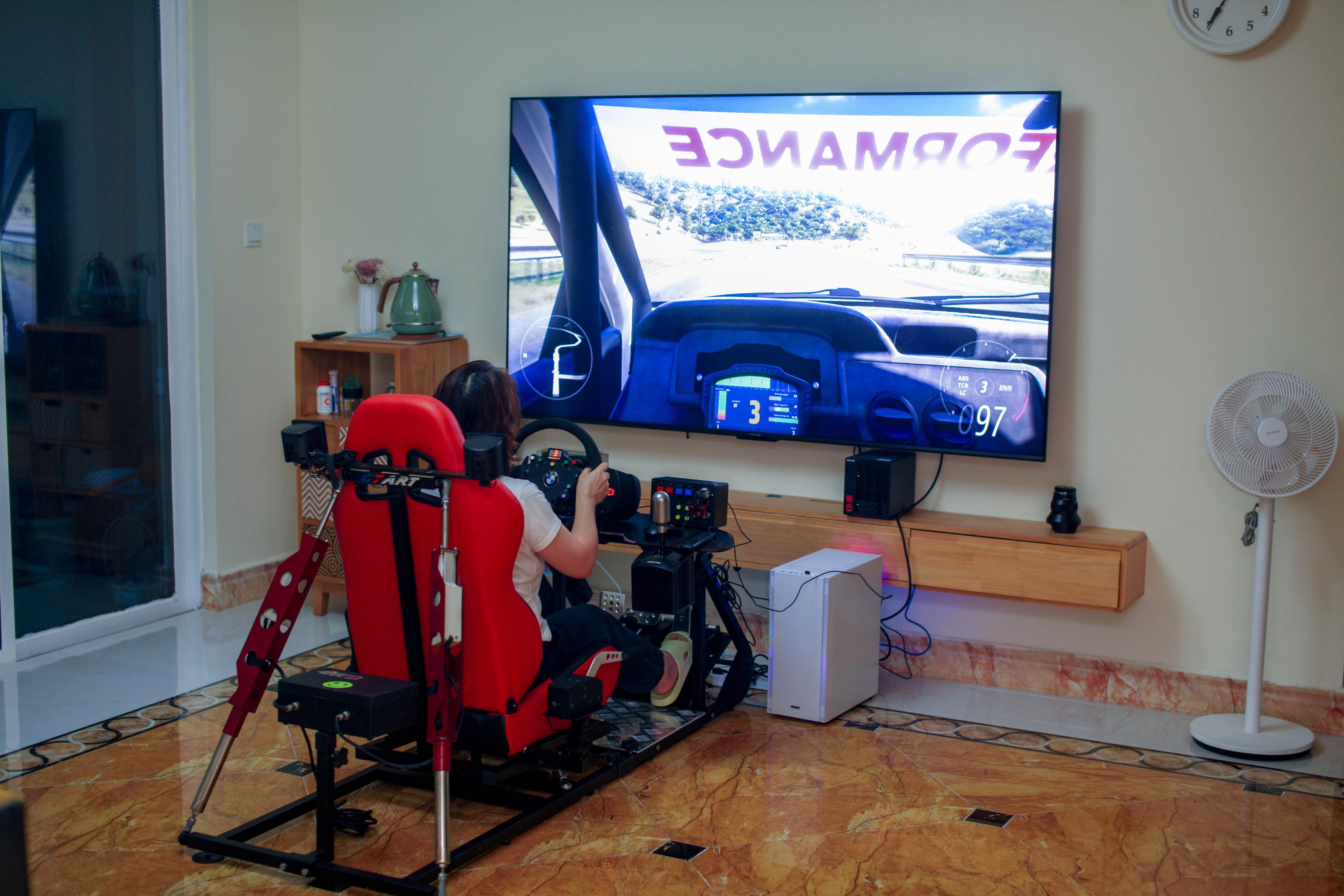 文能追剧刷大片，武能模拟玩赛车——雷鸟鹏7MAX游戏电视入手记