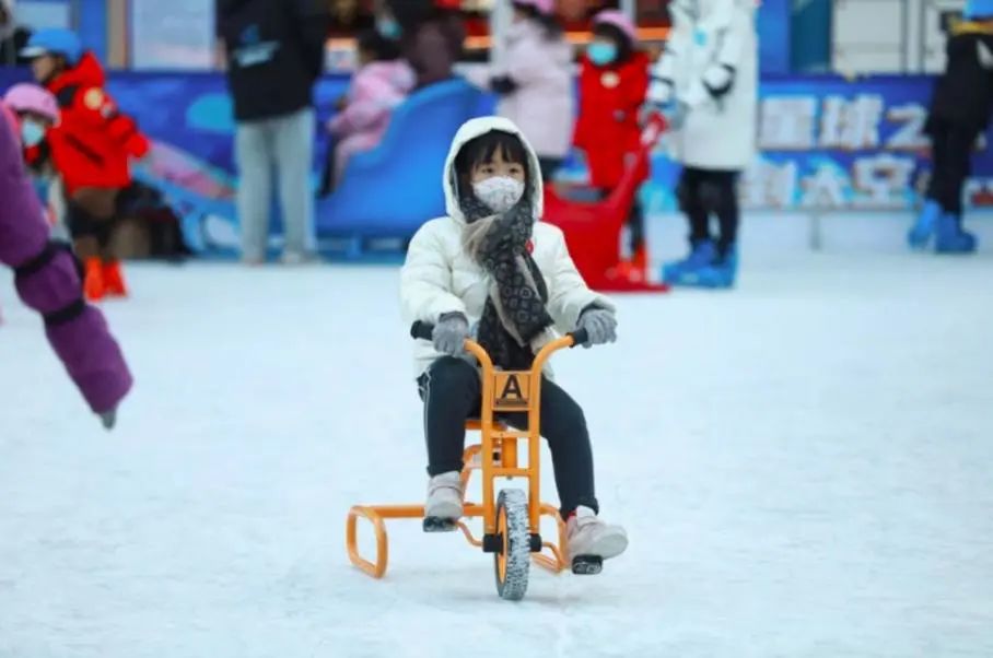 周末来首创奥莱冰冻星球，开启你的冰上冒险之旅