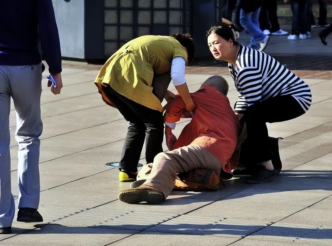 一饿就心慌手抖难受冒汗动不了,一饿就心慌手抖无力一吃东西就好